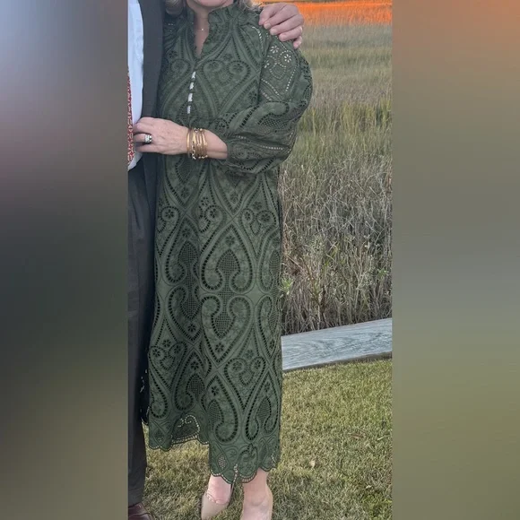 Elegant Green Lace Midi Dress - Picture 5 of 5